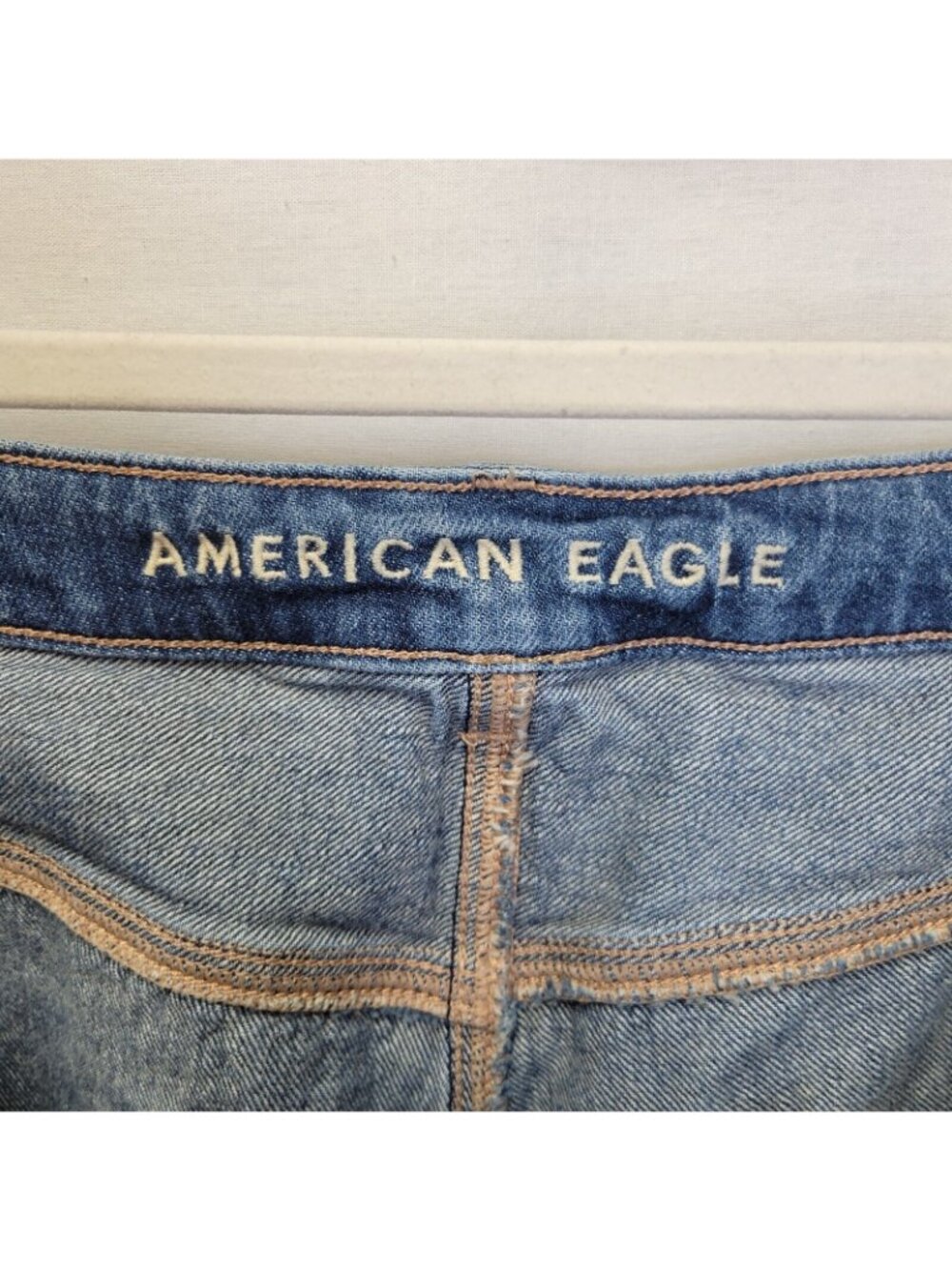 American Eagle Women's Size 16 Jeans Mom Jean Distressed Raw Hem - Picture 8 of 10